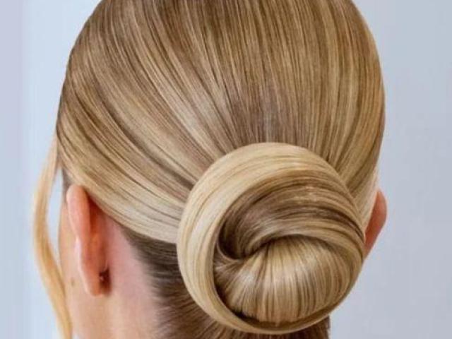 Lakme Academy Bandra, Powered by Aptech:-Hair Style Training in Bandra
