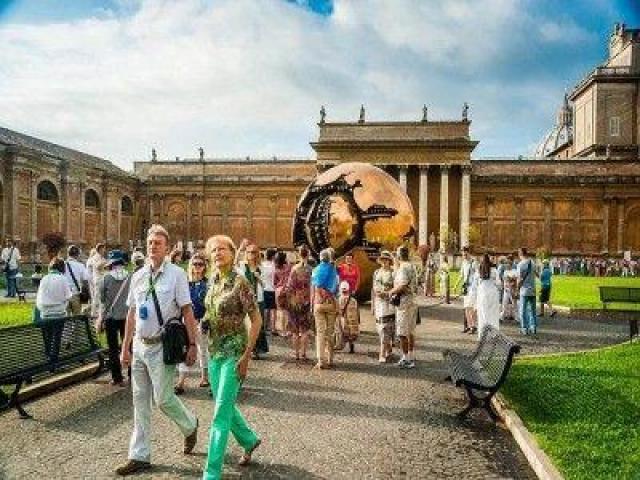 Book your tailored Vatican guided tour to unearth the stunning marvels of Rome